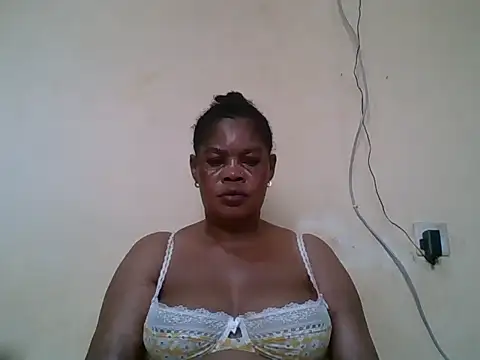 Snapshot of ANALQUEEN4 chatting on March 19, 2026, 6:35 am ANALQUEEN4 online show from March 19, 2026, 6:35 am