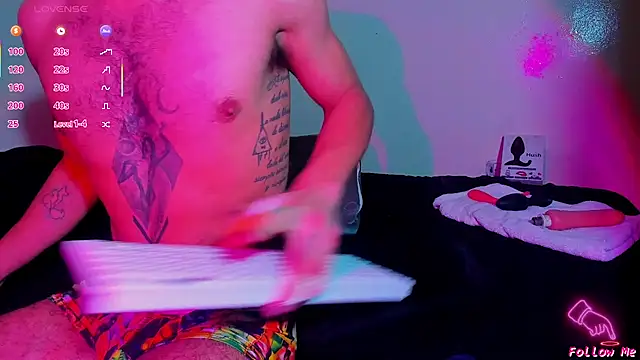 Piggy Eddy online show from April 27, 2026, 2:26 pm