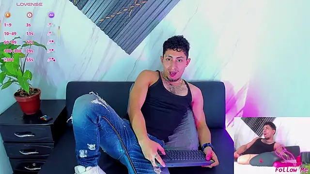 Piggy Eddy online show from November 26, 2025, 8:09 pm