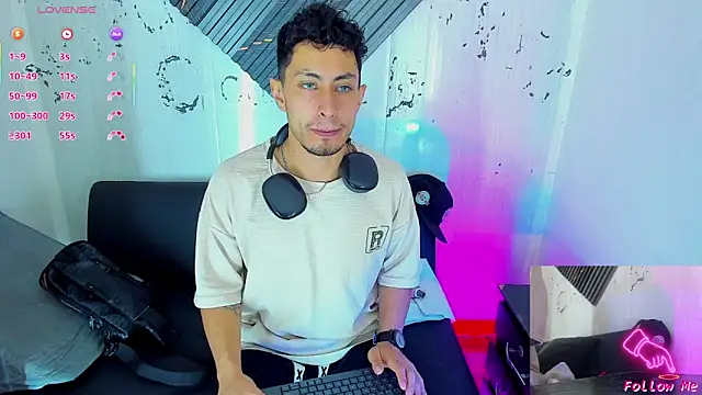 Piggy Eddy online show from November 21, 2025, 12:59 pm