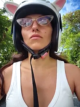 Izabella Bella online show from June 12, 2026, 7:50 am