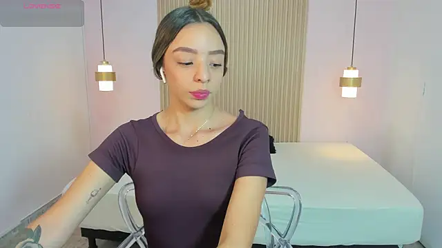 AliceRoss0 online show from May 7, 2026, 8:01 pm