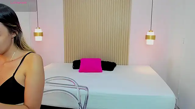 AliceRoss0 online show from May 1, 2026, 8:47 pm