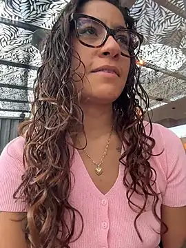 Snapshot of ValeriEvan chatting on February 18, 2026, 8:16 pm ValeriEvan online show from February 18, 2026, 8:16 pm