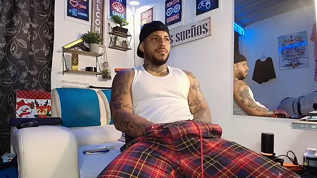 Snapshot of Leenar_Key chatting on October 3, 2025, 2:18 pm Leenar Key online show from October 3, 2025, 2:18 pm