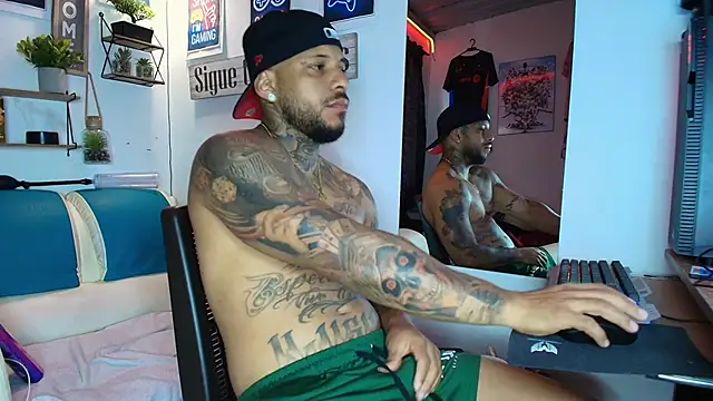 Snapshot of Leenar_Key chatting on September 22, 2025, 2:23 pm Leenar Key online show from September 22, 2025, 2:23 pm