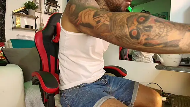 Snapshot of Leenar_Key chatting on October 31, 2025, 1:52 pm Leenar Key online show from October 31, 2025, 1:52 pm