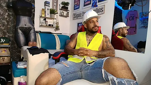 Snapshot of Leenar_Key chatting on January 13, 2026, 11:52 pm Leenar Key online show from January 13, 2026, 11:52 pm