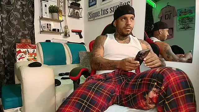 Snapshot of Leenar_Key chatting on December 4, 2025, 11:20 am Leenar Key online show from December 4, 2025, 11:20 am