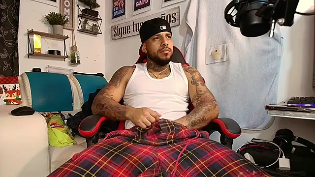 Snapshot of Leenar_Key chatting on November 15, 2025, 12:53 pm Leenar Key online show from November 15, 2025, 12:53 pm