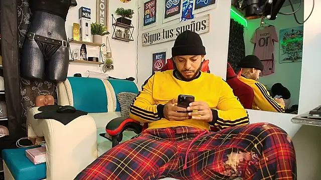 Snapshot of Leenar_Key chatting on February 4, 2026, 10:32 am Leenar Key online show from February 4, 2026, 10:32 am