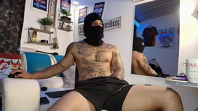 Snapshot of Leenar_Key chatting on October 20, 2025, 3:12 pm Leenar Key online show from October 20, 2025, 3:12 pm