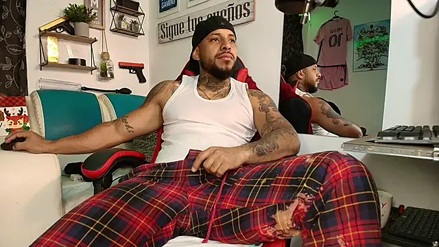 Snapshot of Leenar_Key chatting on November 11, 2025, 3:18 pm Leenar Key online show from November 11, 2025, 3:18 pm