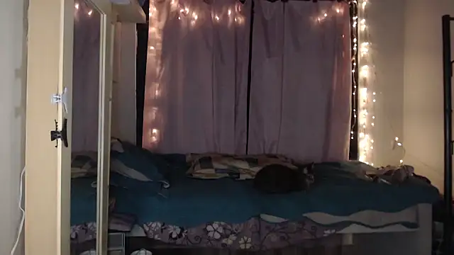 makennaa  online show from September 24, 2025, 9:38 am