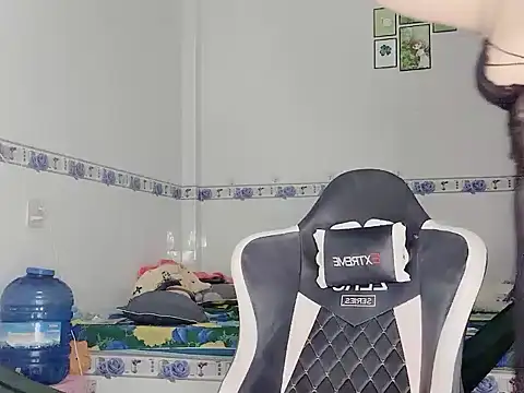 family196 online show from September 27, 2025, 4:18 am