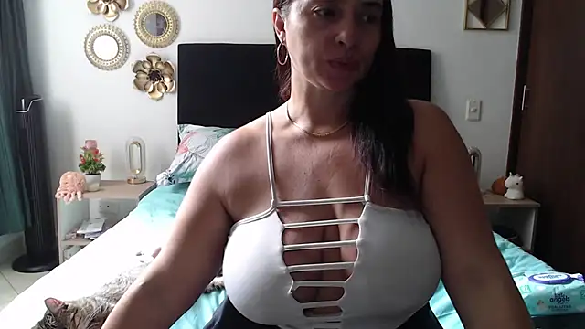 Snapshot of TatianaMonteross chatting on February 8, 2026, 4:48 pm TatianaMonteross online show from February 8, 2026, 4:48 pm