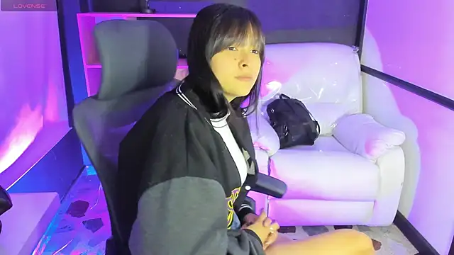 TifanyWhite  online show from March 3, 2025, 7:39 pm