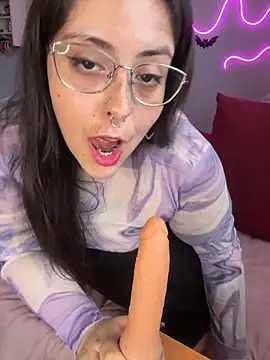 Mizztikaa online show from October 8, 2025, 6:52 pm