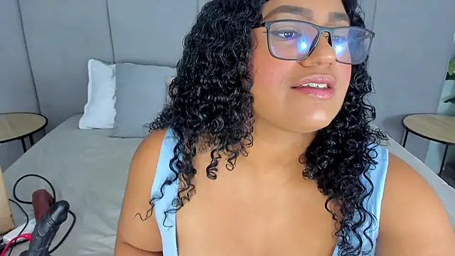 Annie-Wolf online show from October 10, 2025, 8:53 pm