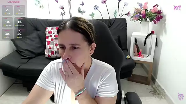 victoria jones online show from May 2, 2026, 1:38 pm