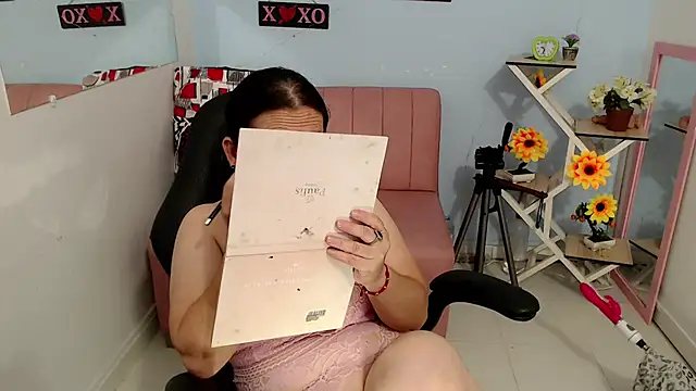 victoria jones online show from September 18, 2025, 2:09 pm