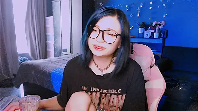 candy lina online show from September 24, 2025, 2:51 am