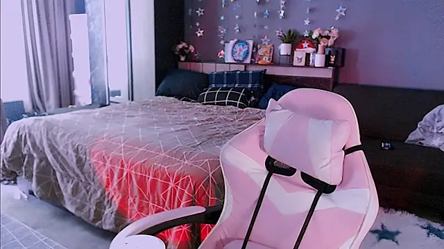 candy lina online show from September 20, 2025, 7:24 am