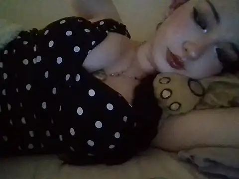 Cerisee04 online show from September 14, 2025, 9:37 pm