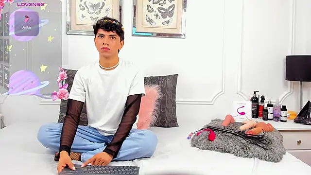 Snapshot of Santy_carrington chatting on January 18, 2025, 12:47 pm Santy carrington online show from January 18, 2025, 12:47 pm