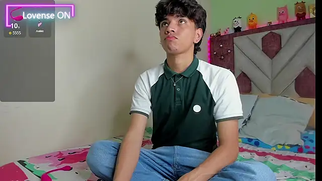 Snapshot of Santy_carrington chatting on November 27, 2025, 3:18 am Santy carrington online show from November 27, 2025, 3:18 am