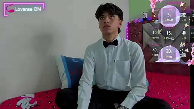 Snapshot of Santy_carrington chatting on November 13, 2025, 8:24 pm Santy carrington online show from November 13, 2025, 8:24 pm