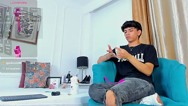 Snapshot of Santy_carrington chatting on January 14, 2025, 1:04 am Santy carrington online show from January 14, 2025, 1:04 am