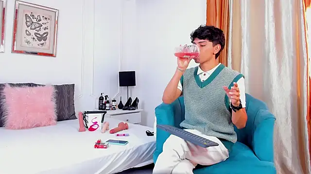 Snapshot of Santy_carrington chatting on January 15, 2025, 8:37 pm Santy carrington online show from January 15, 2025, 8:37 pm