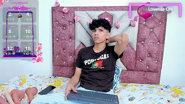 Snapshot of Santy_carrington chatting on March 8, 2025, 12:33 am Santy carrington online show from March 8, 2025, 12:33 am