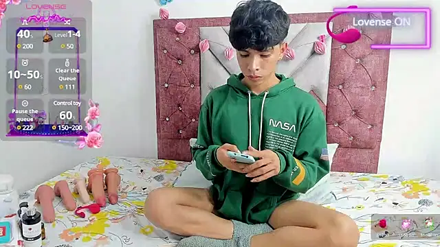 Snapshot of Santy_carrington chatting on March 13, 2025, 5:22 am Santy carrington online show from March 13, 2025, 5:22 am