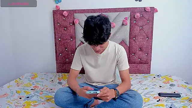 Snapshot of Santy_carrington chatting on March 11, 2025, 9:48 pm Santy carrington online show from March 11, 2025, 9:48 pm