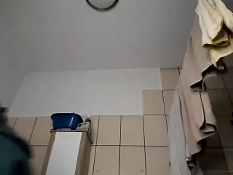 Milky hairy mommy online show from November 24, 2025, 9:15 pm