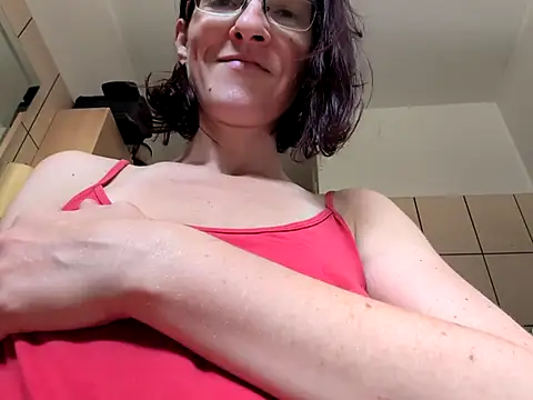 Milky hairy mommy online show from September 12, 2025, 8:36 am