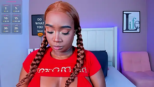 Britanymooree online show from September 24, 2025, 7:42 pm