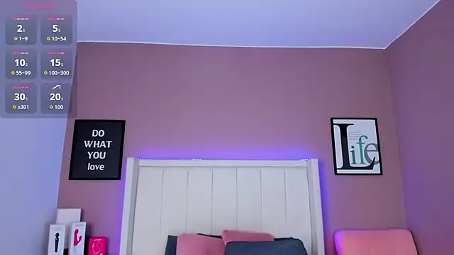 Britanymooree online show from December 4, 2025, 7:57 pm