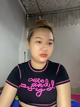 Odette68 online show from May 10, 2026, 11:50 pm