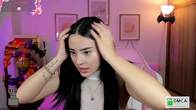 Veronica isaza   online show from October 7, 2025, 12:50 pm