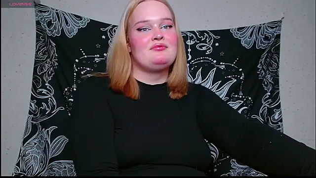 rozzhaos8 online show from February 13, 2026, 7:47 pm