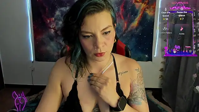 cocochanell6666 online show from February 17, 2025, 11:22 pm