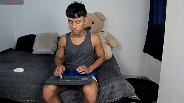 Snapshot of LittleParker chatting on July 1, 2026, 1:00 pm LittleParker online show from July 1, 2026, 1:00 pm