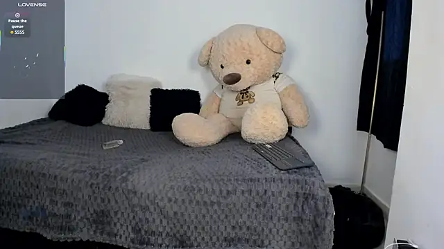 Snapshot of LittleParker chatting on May 22, 2026, 12:25 pm LittleParker online show from May 22, 2026, 12:25 pm
