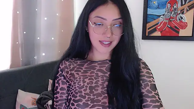 Snapshot of Suzanne_abbey chatting on June 16, 2026, 10:32 pm Suzanne abbey online show from June 16, 2026, 10:32 pm