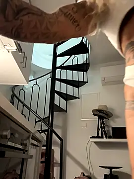 Divina X  online show from December 3, 2025, 5:45 pm