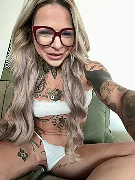 Divina X  online show from July 29, 2026, 4:22 am