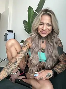 Divina X  online show from July 20, 2026, 4:53 am
